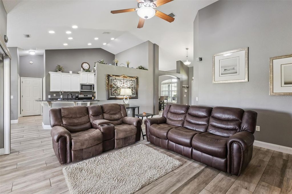 Image 13 of property listing at 31038 FAIRVISTA DRIVE, Tavares, FL 32778