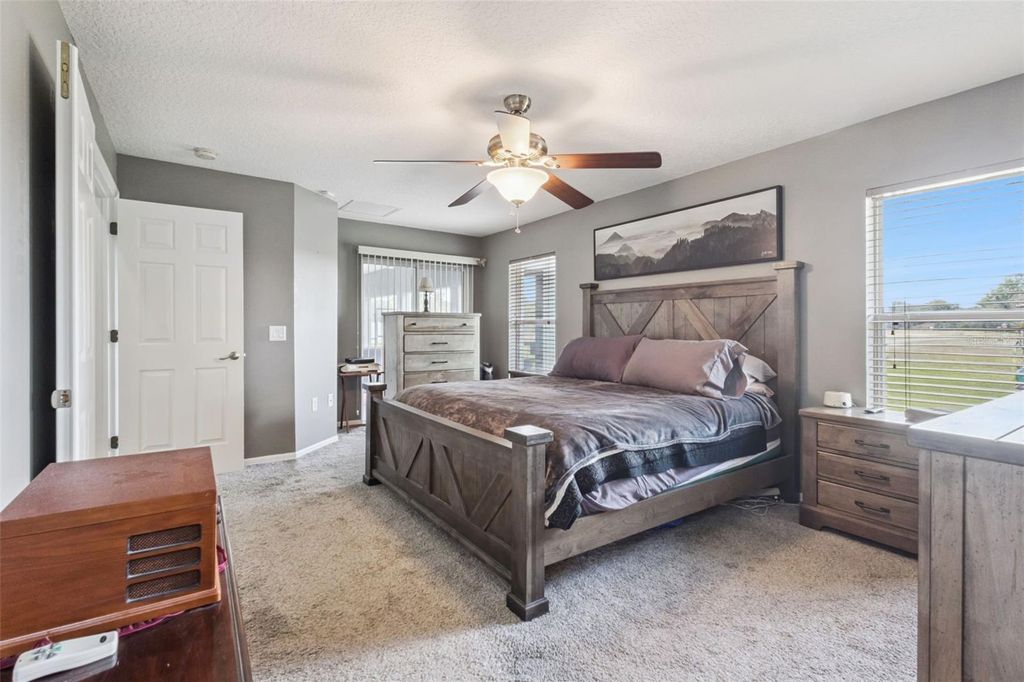 Image 15 of property listing at 31038 FAIRVISTA DRIVE, Tavares, FL 32778