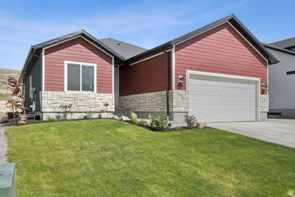 7926 N BRISTLECONE RD, Eagle Mountain, UT 84005