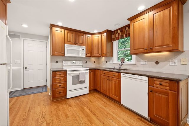 1111 Everwild Vw, Webster, NY 14580