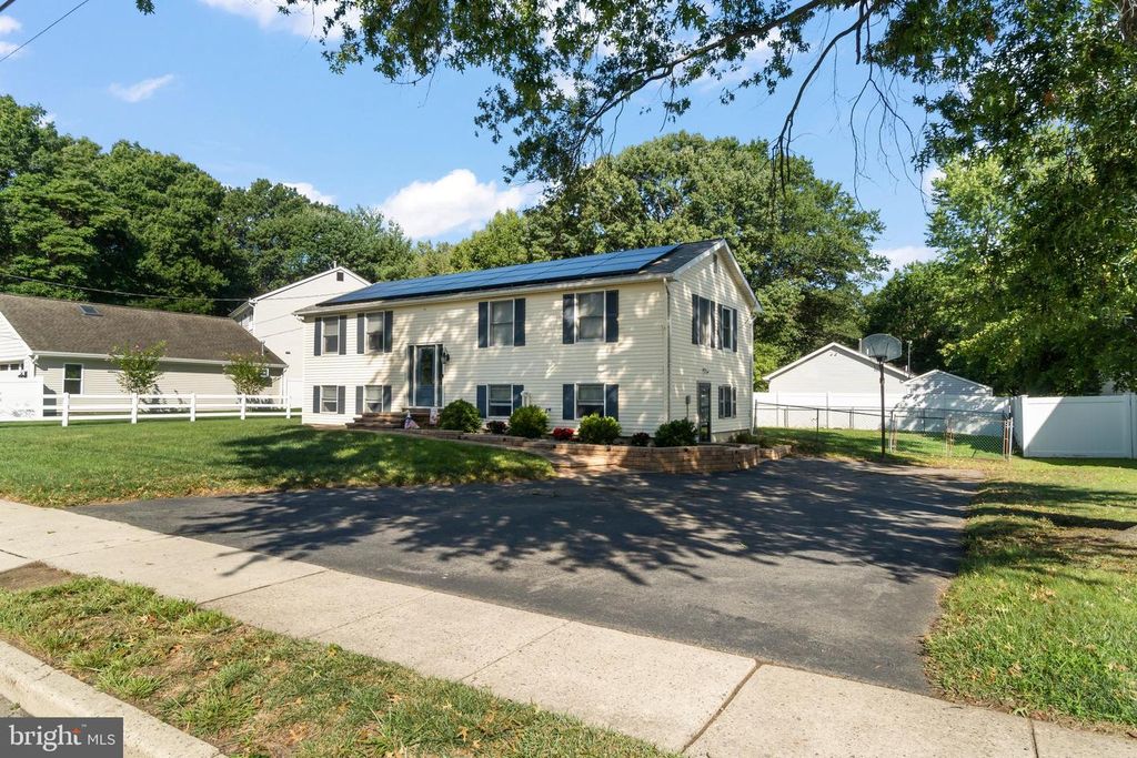 721 HAMILTON AVE, ROEBLING, NJ 08554 — photo 2