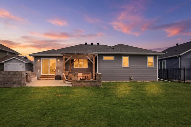 219 6th Street E, Horace, ND 58047