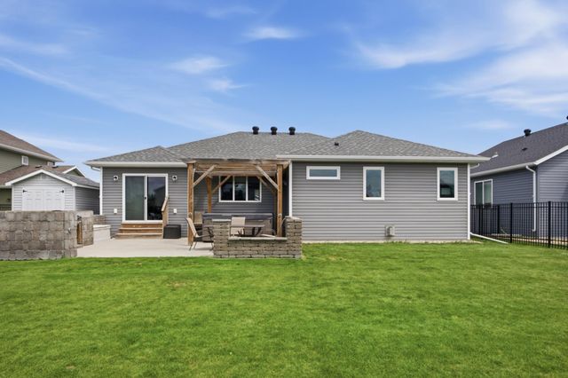 219 6th Street E, Horace, ND 58047