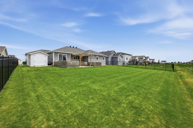 219 6th Street E, Horace, ND 58047