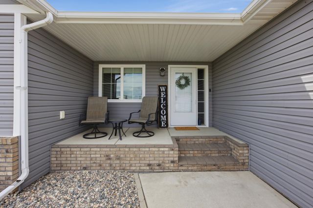 219 6th Street E, Horace, ND 58047