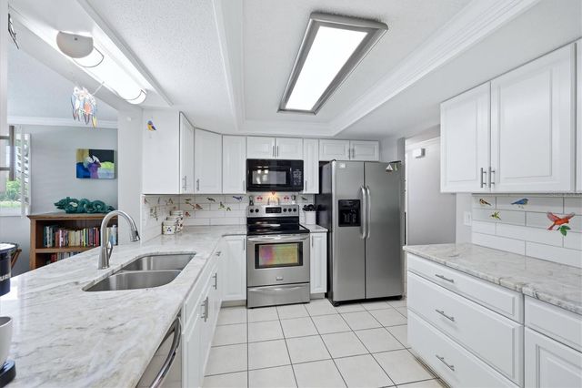 383 E WENTWORTH CIRCLE, Englewood, FL 34223
