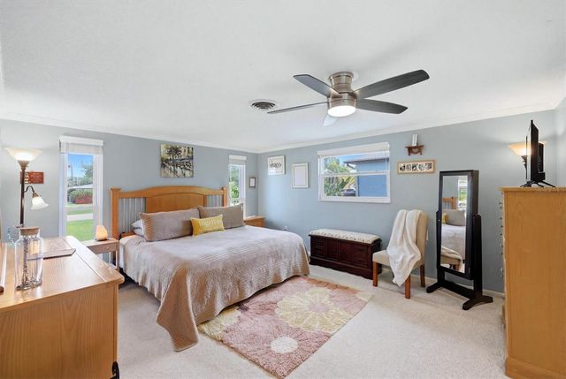 383 E WENTWORTH CIRCLE, Englewood, FL 34223