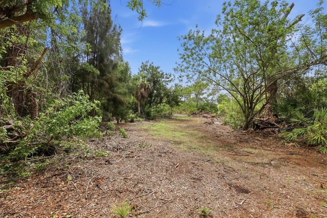 383 E WENTWORTH CIRCLE, Englewood, FL 34223