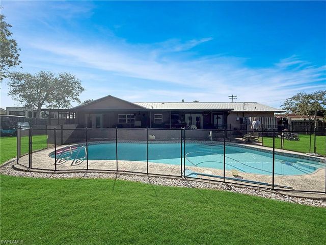 221 De Soto AVE, Clewiston, FL 33440