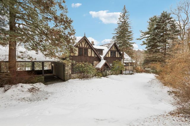 32 E Lake Stable Road, Tuxedo Park, NY 10987