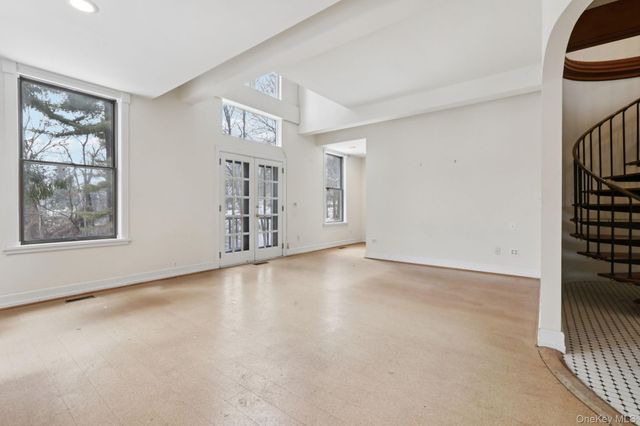 32 E Lake Stable Road, Tuxedo Park, NY 10987