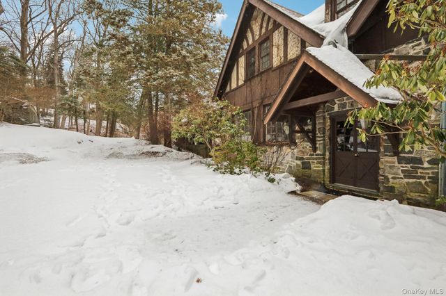 32 E Lake Stable Road, Tuxedo Park, NY 10987