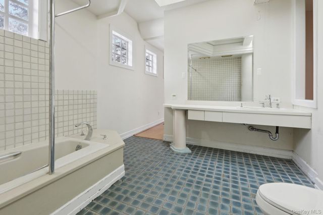 32 E Lake Stable Road, Tuxedo Park, NY 10987