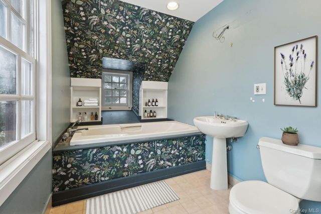 32 E Lake Stable Road, Tuxedo Park, NY 10987