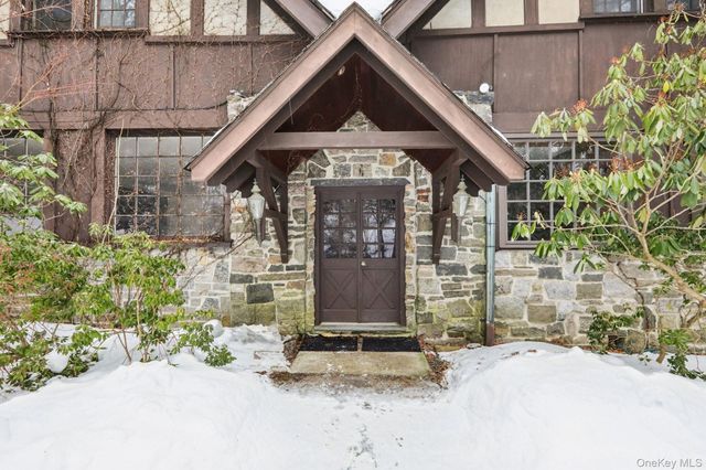 32 E Lake Stable Road, Tuxedo Park, NY 10987