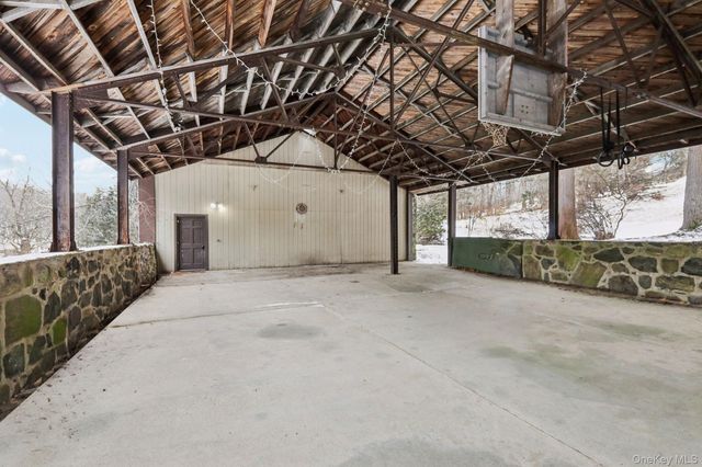 32 E Lake Stable Road, Tuxedo Park, NY 10987