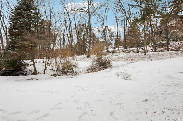 32 E Lake Stable Road, Tuxedo Park, NY 10987