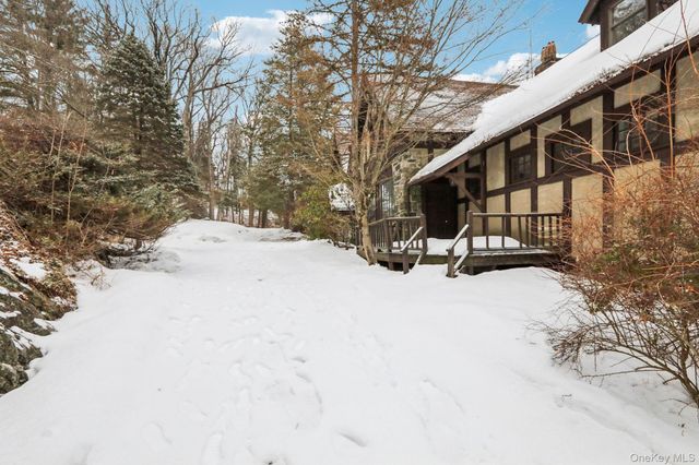 32 E Lake Stable Road, Tuxedo Park, NY 10987