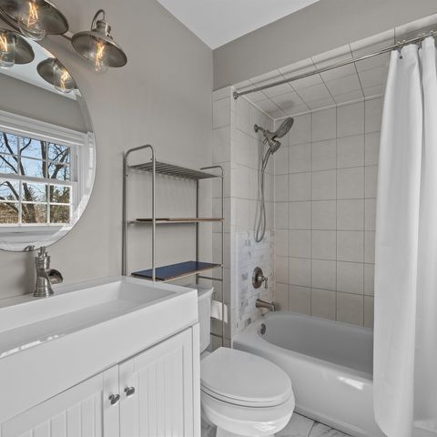1201 Country Club Road, Lake Zurich, IL 60047