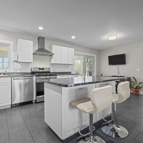 1201 Country Club Road, Lake Zurich, IL 60047
