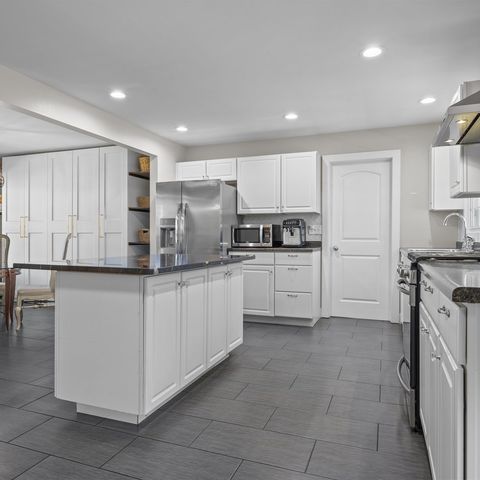 1201 Country Club Road, Lake Zurich, IL 60047