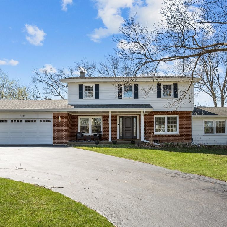 1201 Country Club Road, Lake Zurich, IL 60047