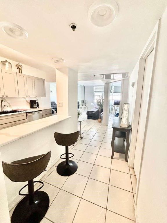100 Lincoln Rd 825, Miami Beach, FL 33139