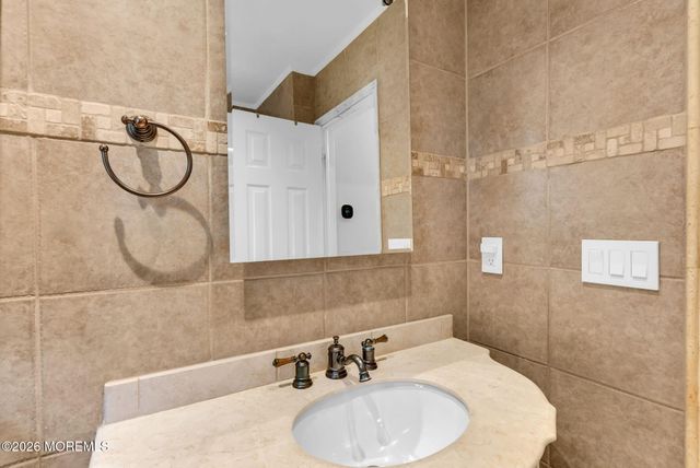 37 Birch Drive, Shrewsbury Boro, NJ 07702