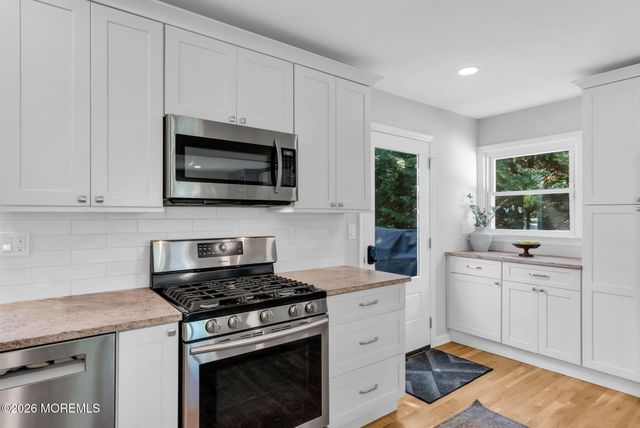 37 Birch Drive, Shrewsbury Boro, NJ 07702