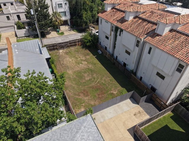 105 Arnold Street, Houston, TX 77007