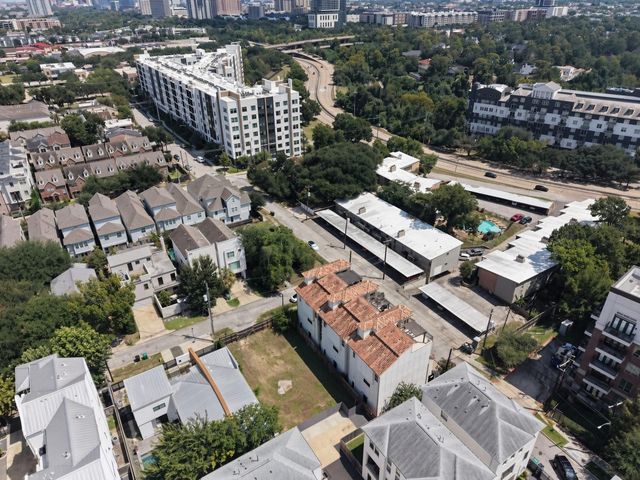 105 Arnold Street, Houston, TX 77007