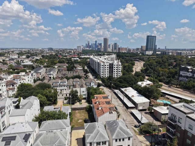 105 Arnold Street, Houston, TX 77007