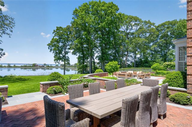 2 Lands End Road, Locust Valley, NY 11560