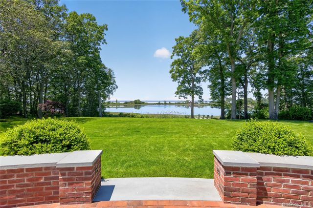 2 Lands End Road, Locust Valley, NY 11560