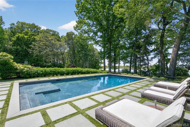 2 Lands End Road, Locust Valley, NY 11560