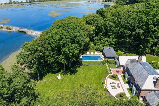 2 Lands End Road, Locust Valley, NY 11560