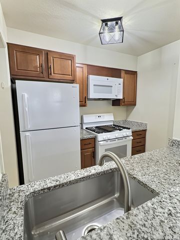 8030 Broadway, San Antonio, TX 78209