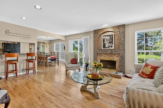 4760 Amber Circle, Hoffman Estates, IL 60192