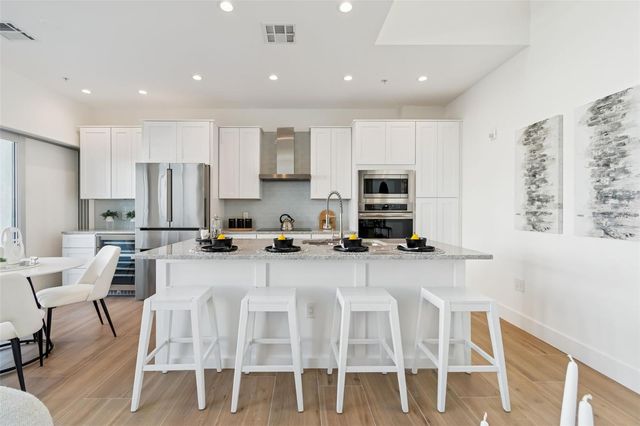 1343 4TH STREET 202, Sarasota, FL 34236