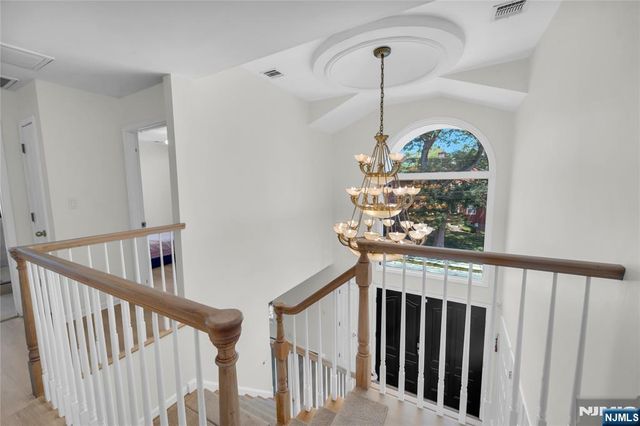 290 Mohegan Way, Fort Lee, NJ 07024