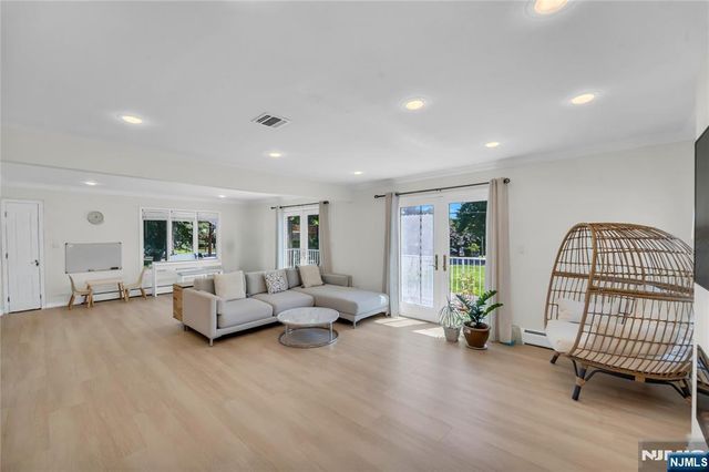 290 Mohegan Way, Fort Lee, NJ 07024