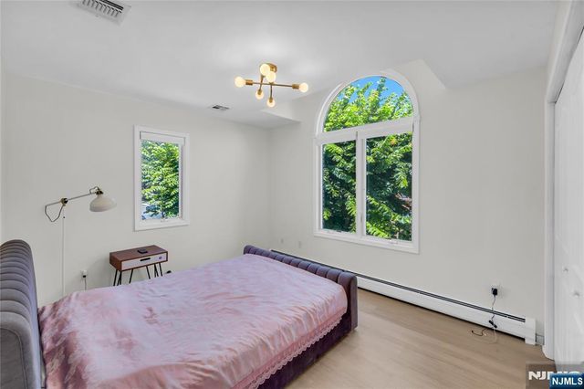 290 Mohegan Way, Fort Lee, NJ 07024