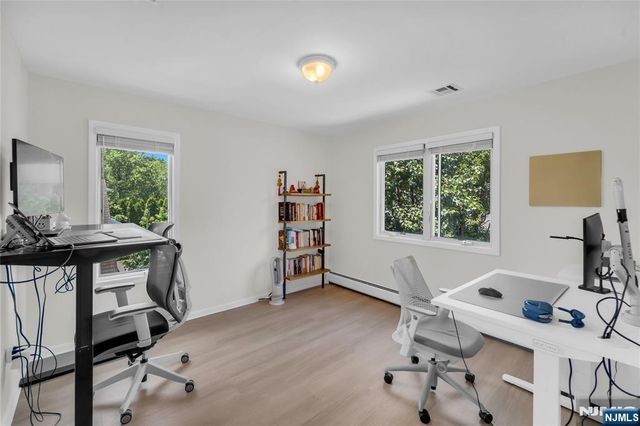 290 Mohegan Way, Fort Lee, NJ 07024