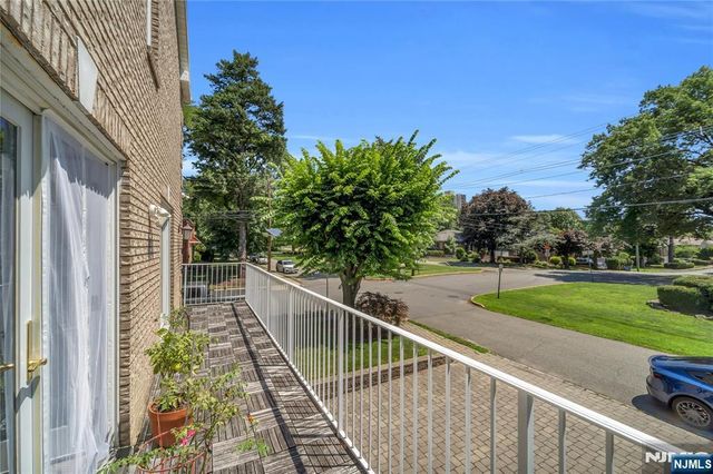 290 Mohegan Way, Fort Lee, NJ 07024