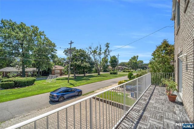 290 Mohegan Way, Fort Lee, NJ 07024