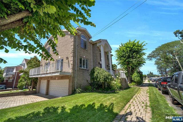290 Mohegan Way, Fort Lee, NJ 07024