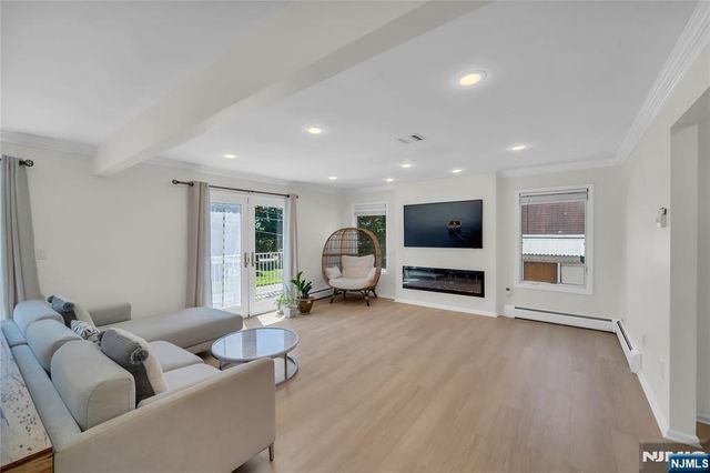 290 Mohegan Way, Fort Lee, NJ 07024