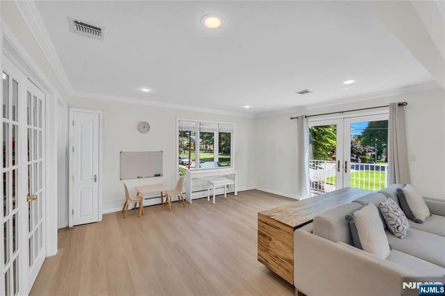 290 Mohegan Way, Fort Lee, NJ 07024