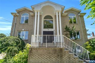 290 Mohegan Way, Fort Lee, NJ 07024