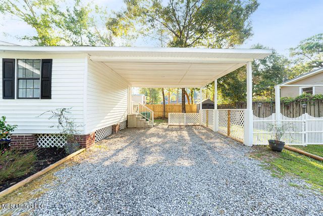 10828 Haena Court, Diamondhead, MS 39525